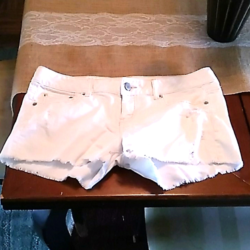 American Eagle White shorts